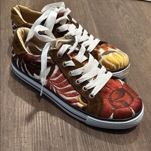 Floral Embroidered Women's Sneakers